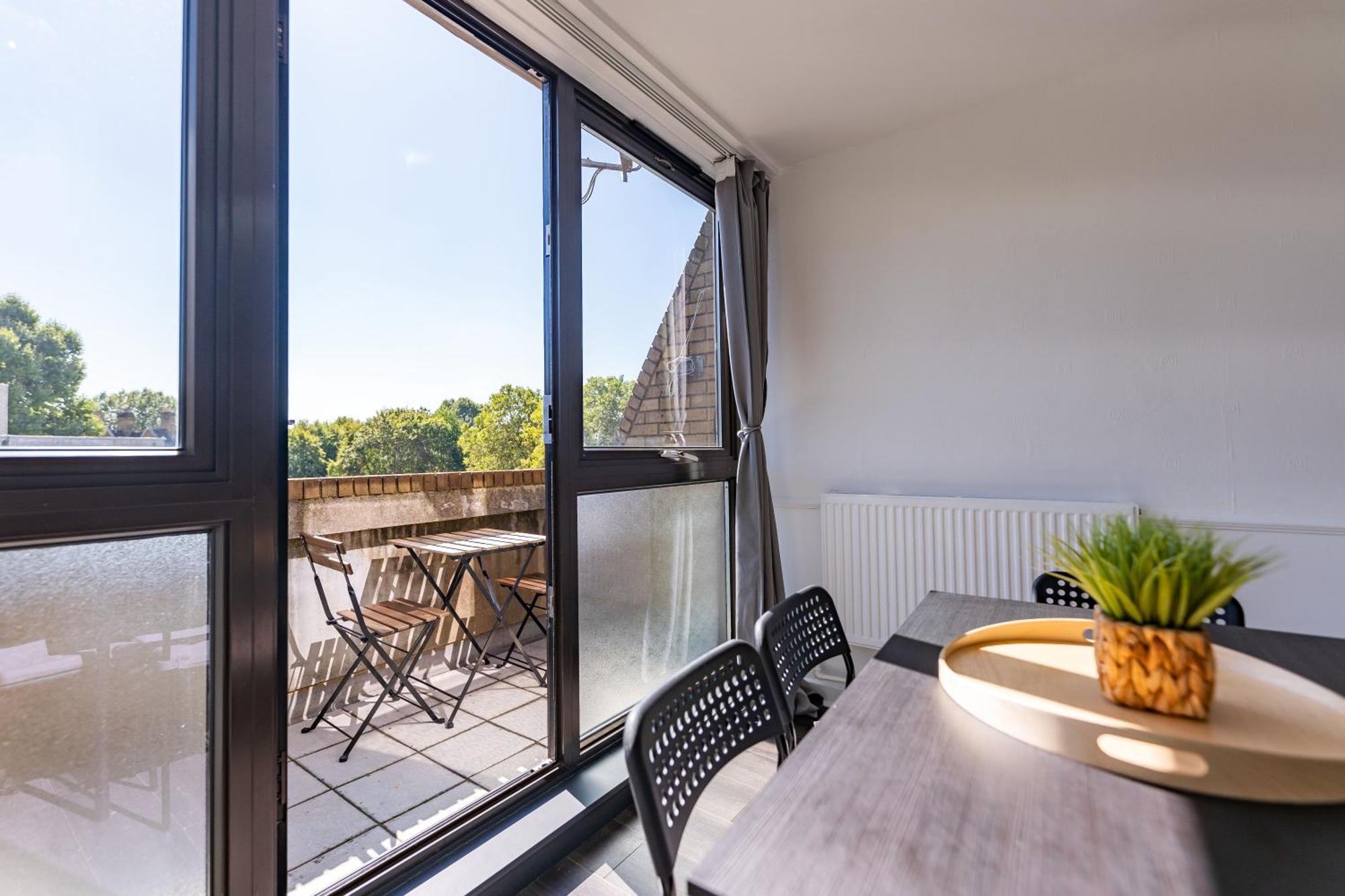 Luxury 3 Bedroom Flat With Balcony In Westbourne Park London Exterior photo